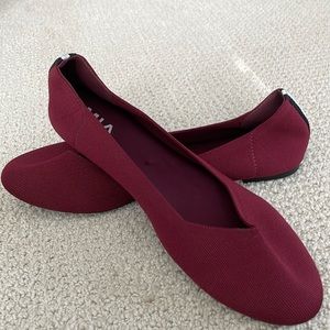 NEW Mia burgundy flat size 10